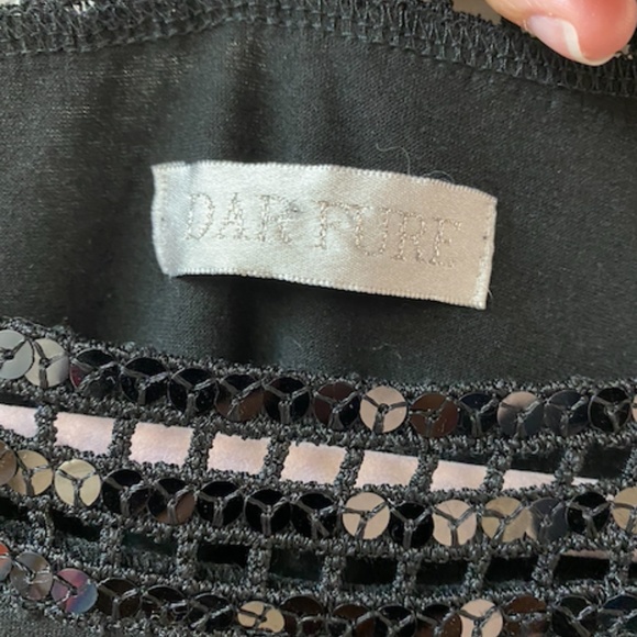 Black sequined boat neck top, approx size XL - Picture 3 of 3